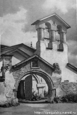 Образская церковь. Ворота и звонница