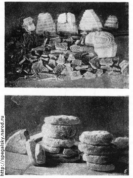 Рис.52. Изразцы, резные и тесанные камни, найденные в 1939 г. во вторых палатах Меншиковых.